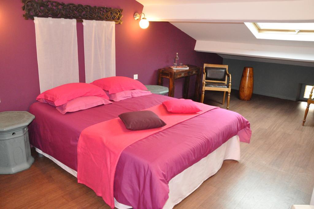 Welche Hotels liegen am n\u00E4chsten am Flughafen Charles De Gaulle? Caraman Zimmer foto